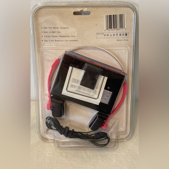VTG New GPX Personal AM/FM Stereo Radio A2830 Music Player Headphones Belt Clip - Picture 2 of 3